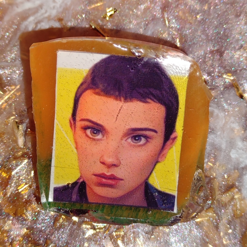 Stranger Things ELEVEN GLOW pin
